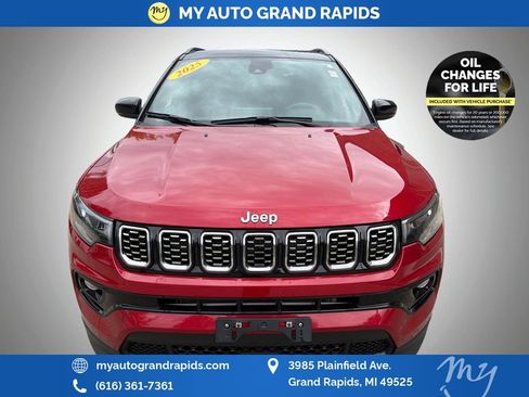 Used 2025 Jeep Compass Limited AWD/4WD image 2