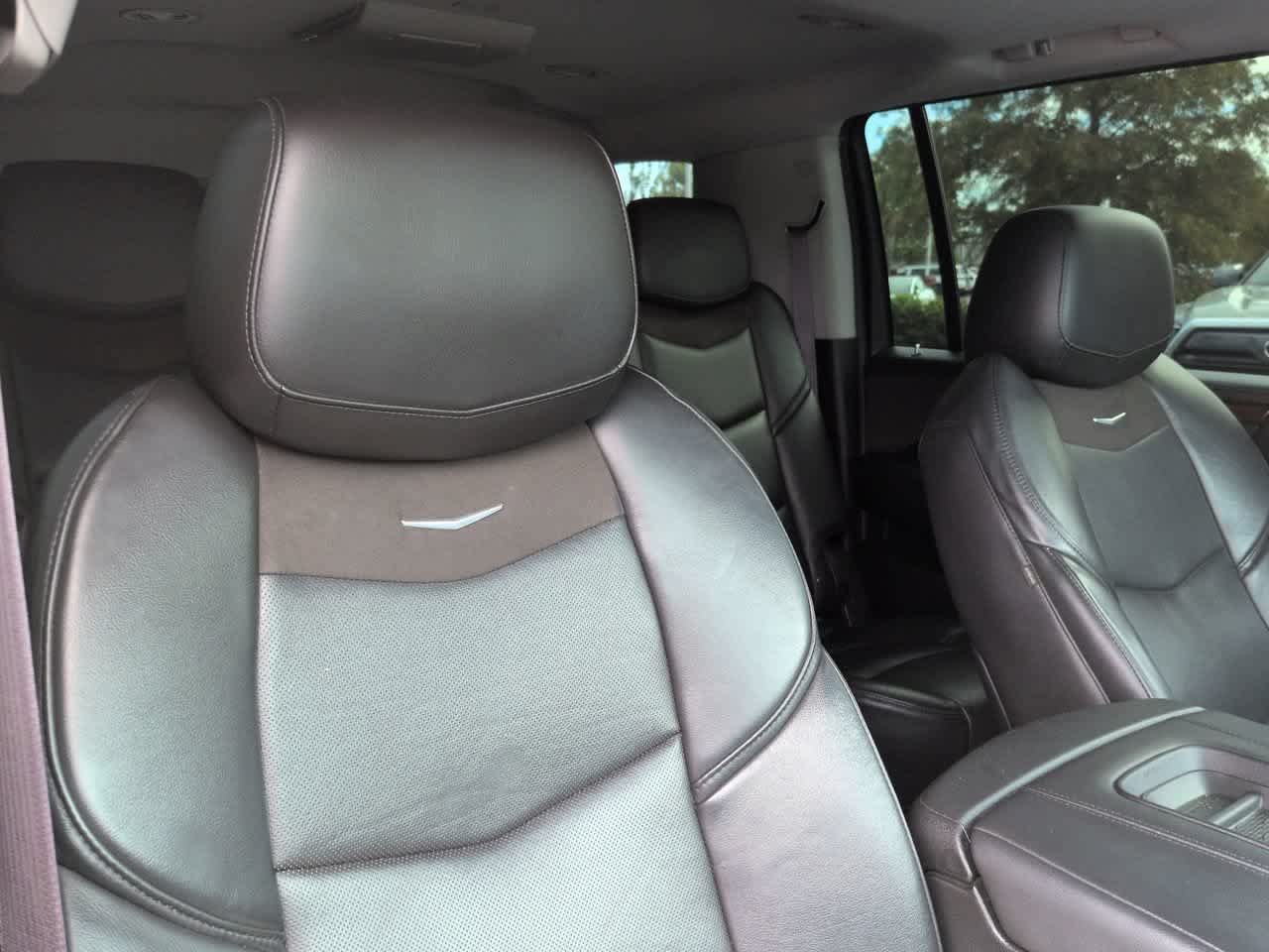 Used 2016 Cadillac Escalade ESV Luxury AWD/4WD image 7