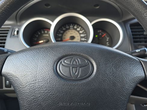 Used 2011 Toyota Tacoma PreRunner image 17