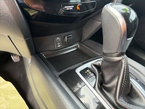 Used 2017 Nissan Rogue SV image 13