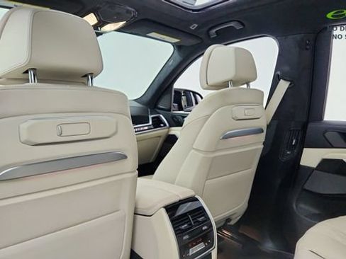 Used 2026 BMW X7 M60i AWD/4WD image 33