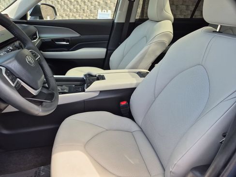 Used 2025 Toyota Grand Highlander AWD Hybrid image 26