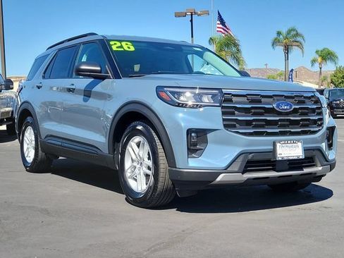 Used 2026 Ford Explorer Active w/ Active Comfort Package RWD image 2