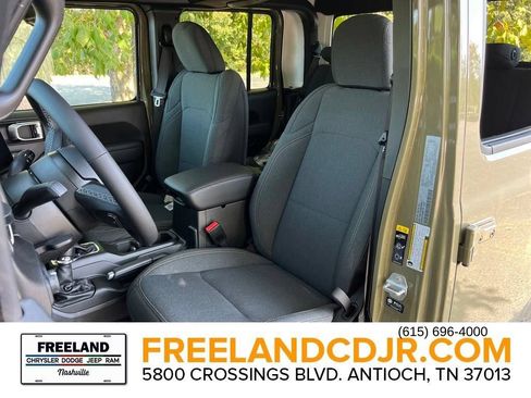 New 2025 Jeep Gladiator Sport AWD/4WD image 19