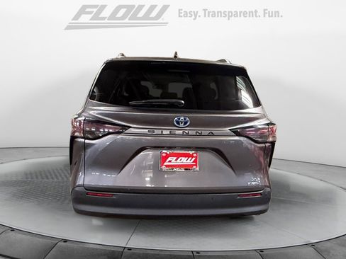 Certified 2024 Toyota Sienna XLE FWD image 8