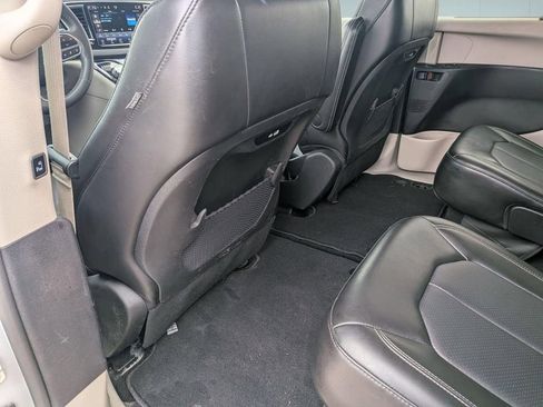 Used 2024 Chrysler Pacifica Touring-L FWD image 25