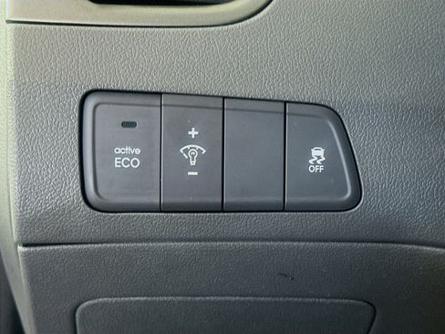 Used 2012 Hyundai Elantra Limited image 16