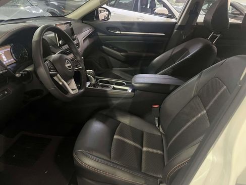 Used 2024 Nissan Altima 2.5 SR FWD image 16