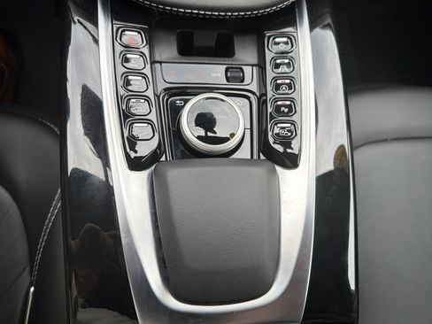 Used 2021 Aston Martin DBX AWD/4WD image 17