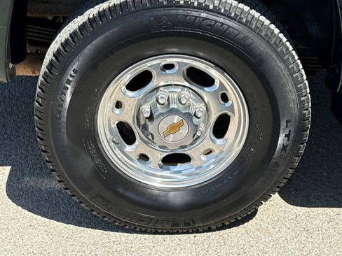 Used 2003 Chevrolet Suburban 2500 LT w/ LT Preferred Equipment Group image 9