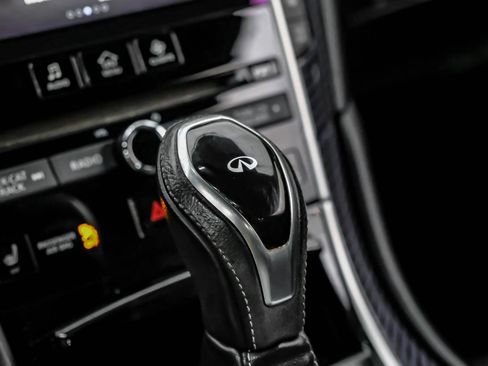 Used 2017 INFINITI Q60 Red Sport 400 RWD image 32