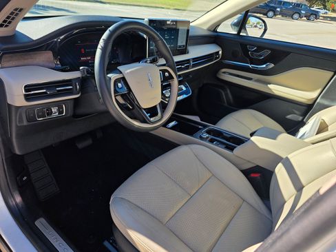 Used 2025 Lincoln Corsair Reserve image 6