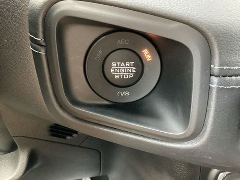 Used 2025 Jeep Wrangler Unlimited Sahara image 24