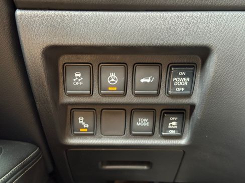 Used 2017 Nissan Pathfinder Platinum AWD/4WD image 18
