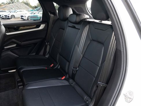 Used 2024 Porsche Cayenne image 35