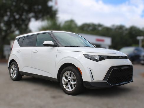 Certified 2024 Kia Soul LX w/ Option Group 015 FWD image 3