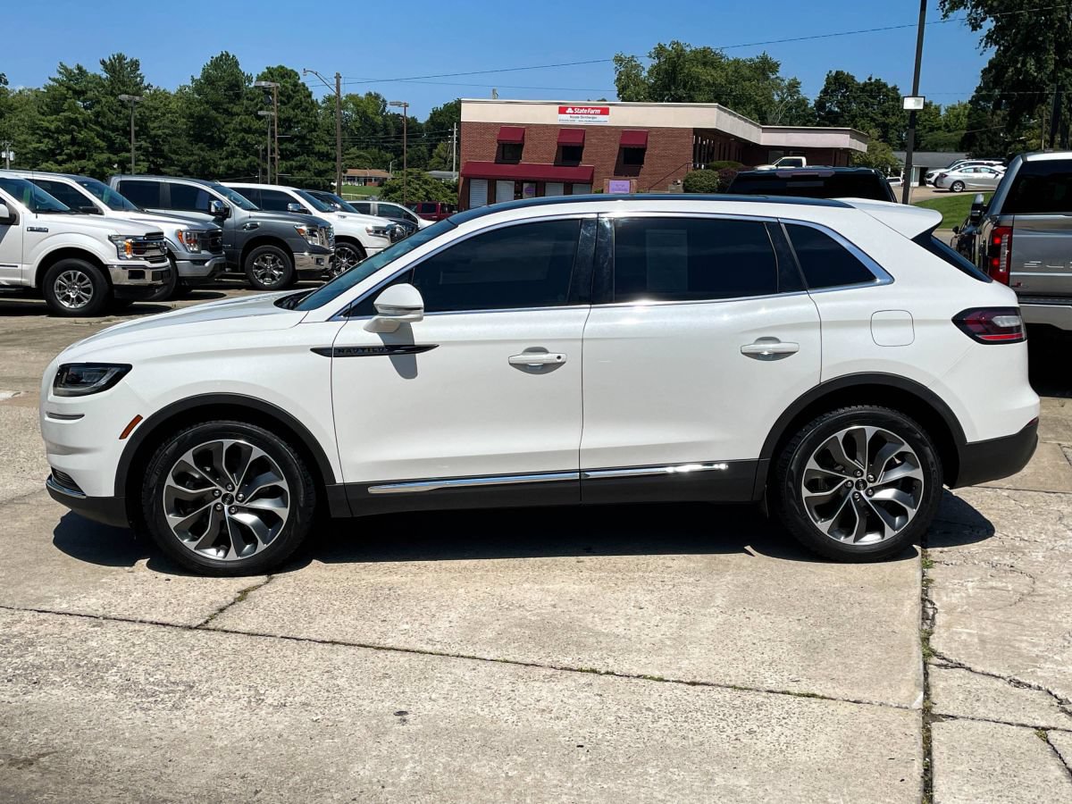 Used 2021 Lincoln Nautilus Reserve AWD/4WD image 3