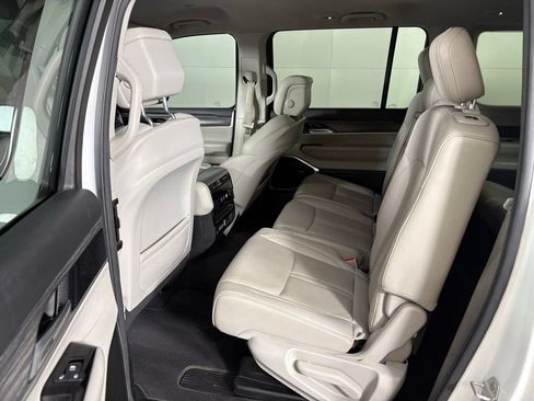 Used 2024 Jeep Wagoneer L Series II RWD image 42