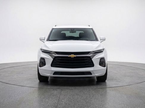 Used 2025 Chevrolet Blazer LT image 2