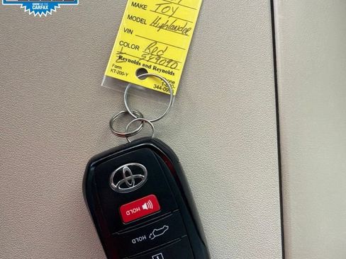 Used 2024 Toyota Highlander XLE FWD image 22