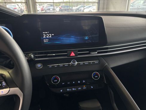 Used 2025 Hyundai Elantra SEL image 27