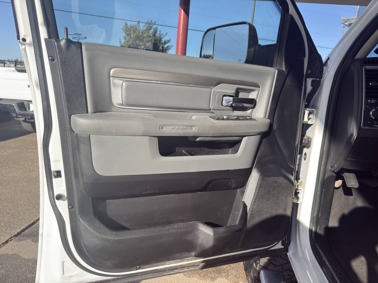 Used 2017 RAM 3500 SLT AWD/4WD image 3