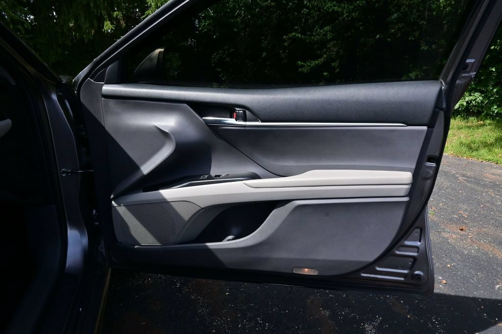 Used 2018 Toyota Camry SE w/ Moonroof Package FWD image 28