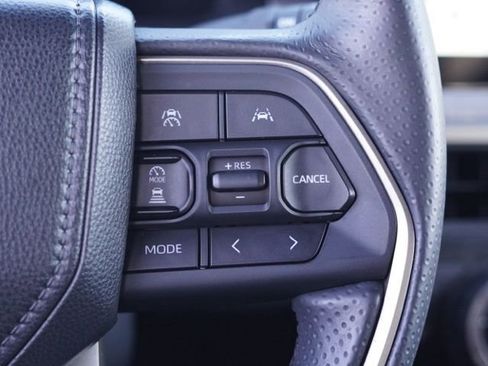 Used 2025 Toyota 4Runner Trailhunter image 32