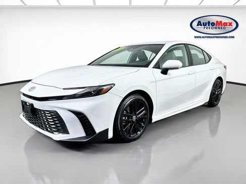 Used 2025 Toyota Camry SE FWD image 4