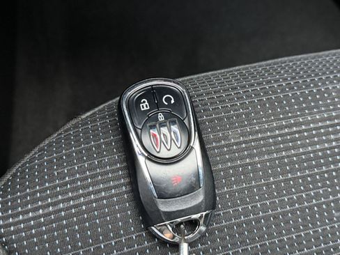 Used 2025 Buick Envista Preferred image 18