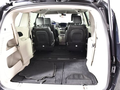 Used 2024 Chrysler Pacifica Touring-L FWD image 47