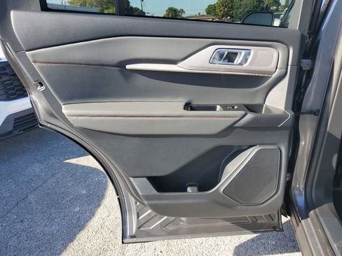 New 2025 Ford Explorer Active w/ Active Comfort Package image 8