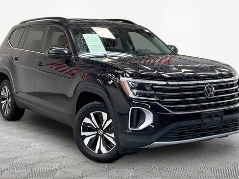 Used 2024 Volkswagen Atlas SE image 3