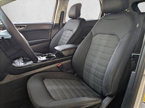 Used 2017 Ford Edge SEL image 16