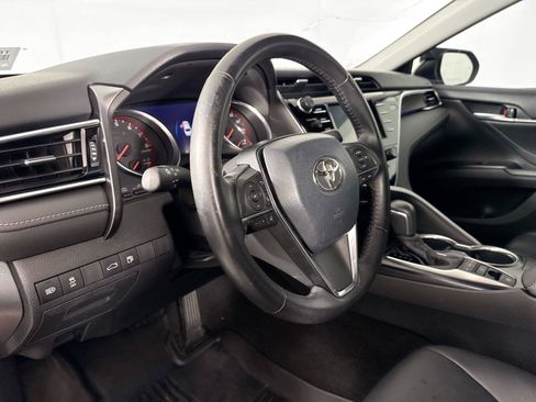 Used 2018 Toyota Camry XSE FWD image 4