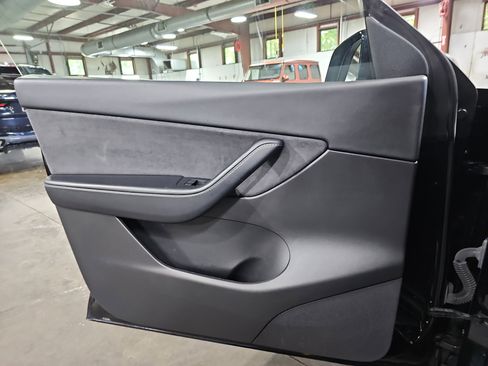Used 2022 Tesla Model Y Long Range AWD/4WD image 28