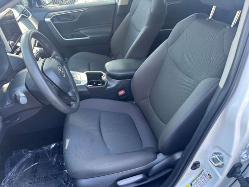 Used 2025 Toyota RAV4 LE image 21