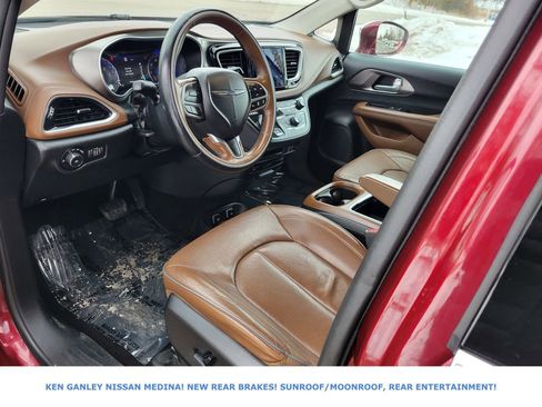 Used 2017 Chrysler Pacifica Limited image 25