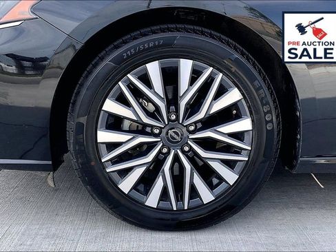 Used 2024 Nissan Altima 2.5 SV FWD image 9