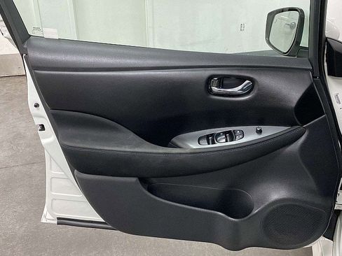 Used 2022 Nissan Leaf S image 23