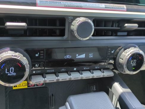 Used 2024 Toyota Tacoma Limited w/ Limited Package (LT) AWD/4WD image 21