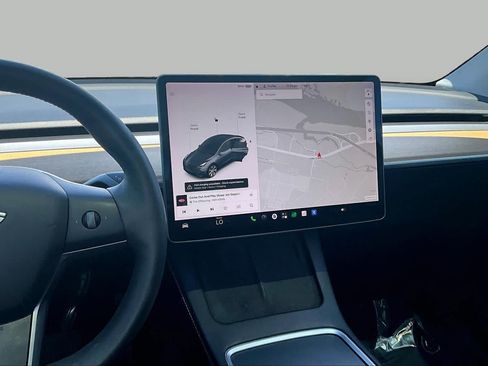 Used 2022 Tesla Model Y Long Range AWD/4WD image 6