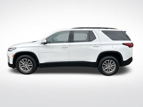 Used 2023 Chevrolet Traverse LT image 3