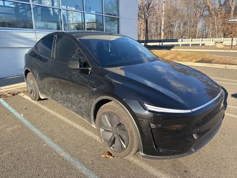 Used 2026 Tesla Model Y Long Range image 9