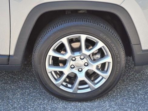 Used 2022 Jeep Compass Latitude w/ Sun and Sound Group AWD/4WD image 10