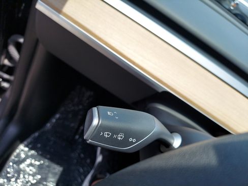 Used 2024 Tesla Model Y Long Range AWD/4WD image 25