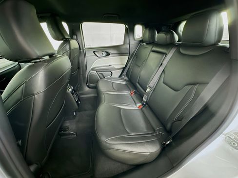 Used 2025 Jeep Compass Limited image 27