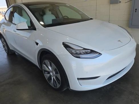 Used 2021 Tesla Model Y 2WD image 4