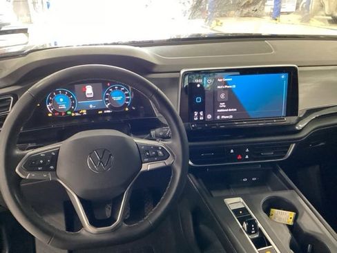 Used 2024 Volkswagen Atlas Cross Sport SE AWD/4WD image 7