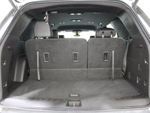 Used 2022 Chevrolet Traverse LT FWD image 23